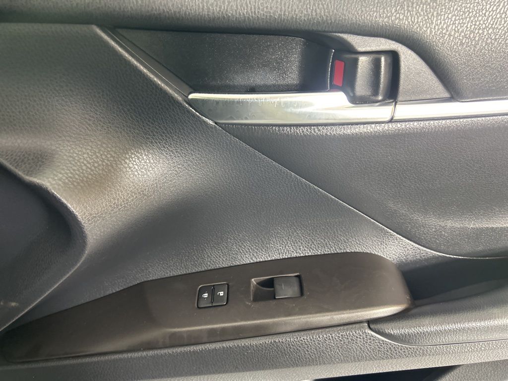 2021 Toyota Camry SE photo 13