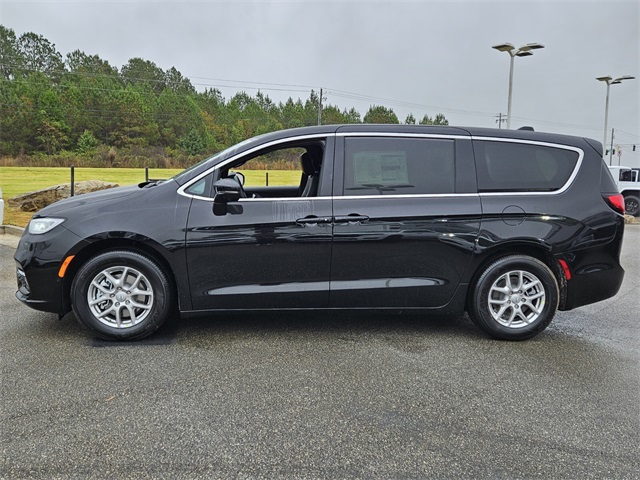 2026 Chrysler Pacifica photo 3