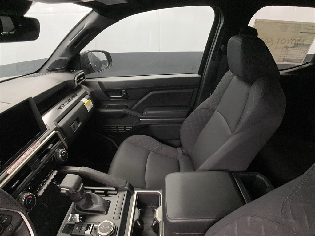 2025 Toyota Tacoma SR5 4x4 Double Cab photo 29