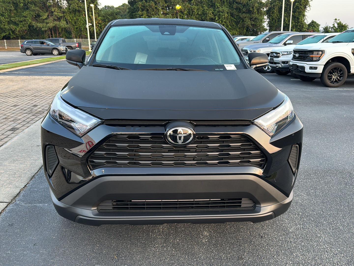 2025 Toyota RAV4 LE photo 4