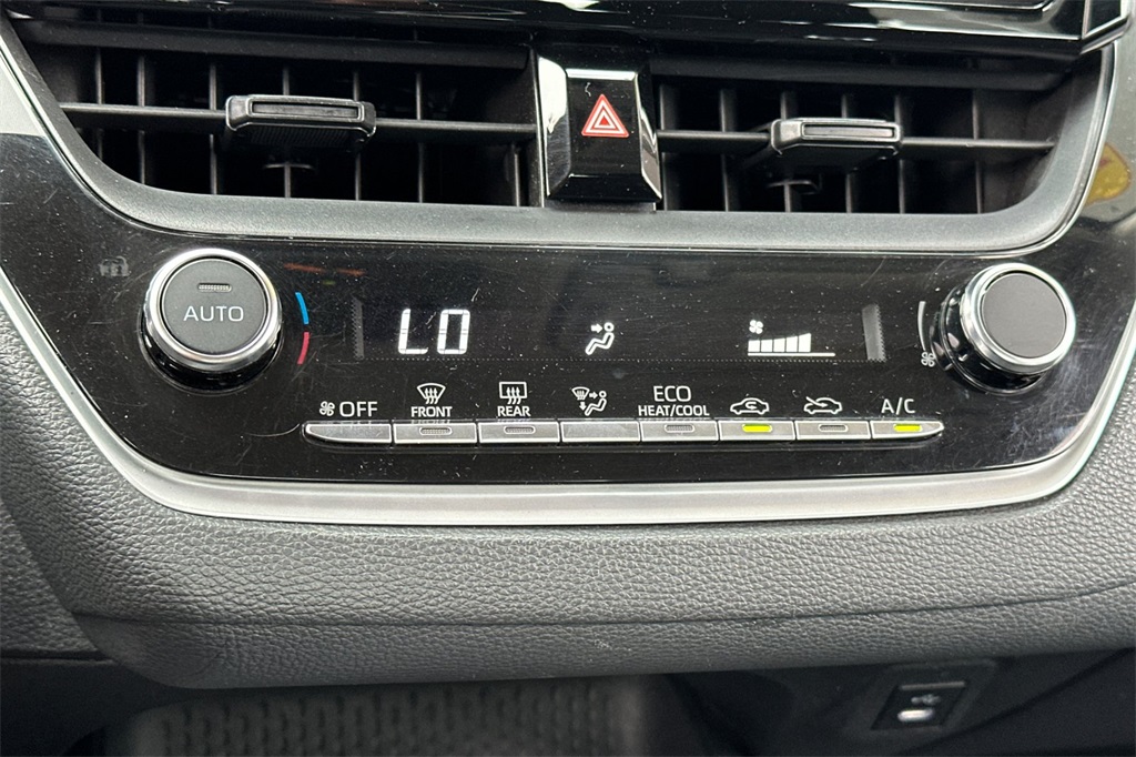 2023 Toyota Corolla LE photo 18