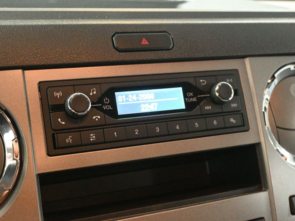 2025 Ford F-650 Base photo 13