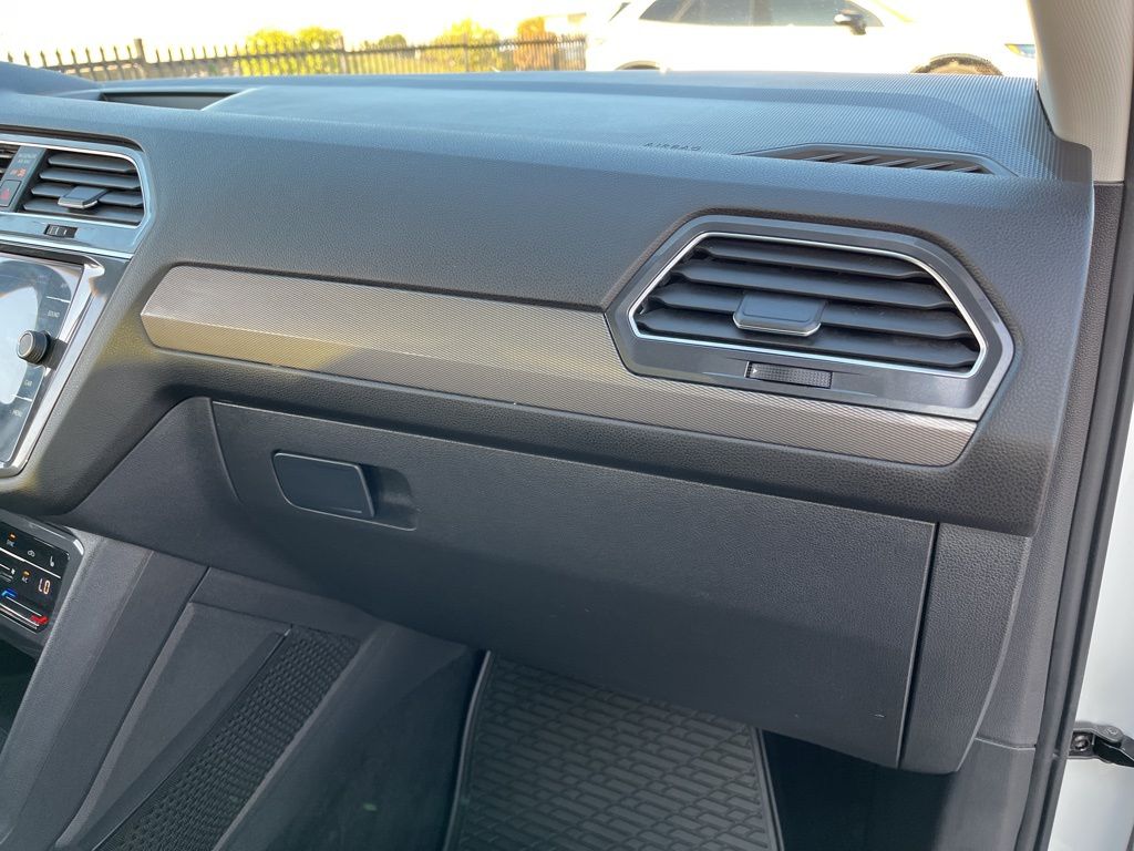 2022 Volkswagen Tiguan SE photo 26