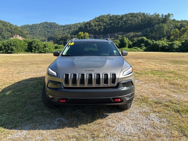 2016 Jeep Cherokee Trailhawk photo 2