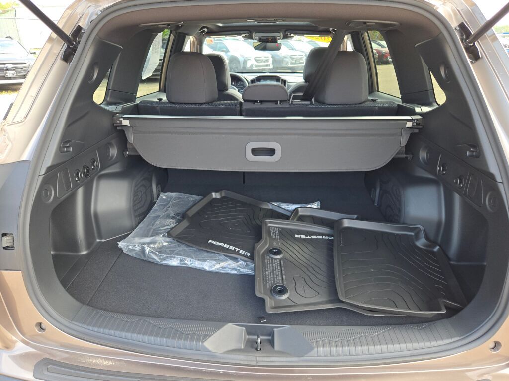 2025 Subaru Forester Premium photo 12