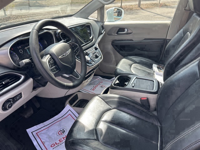 2022 Chrysler Pacifica Touring L photo 8