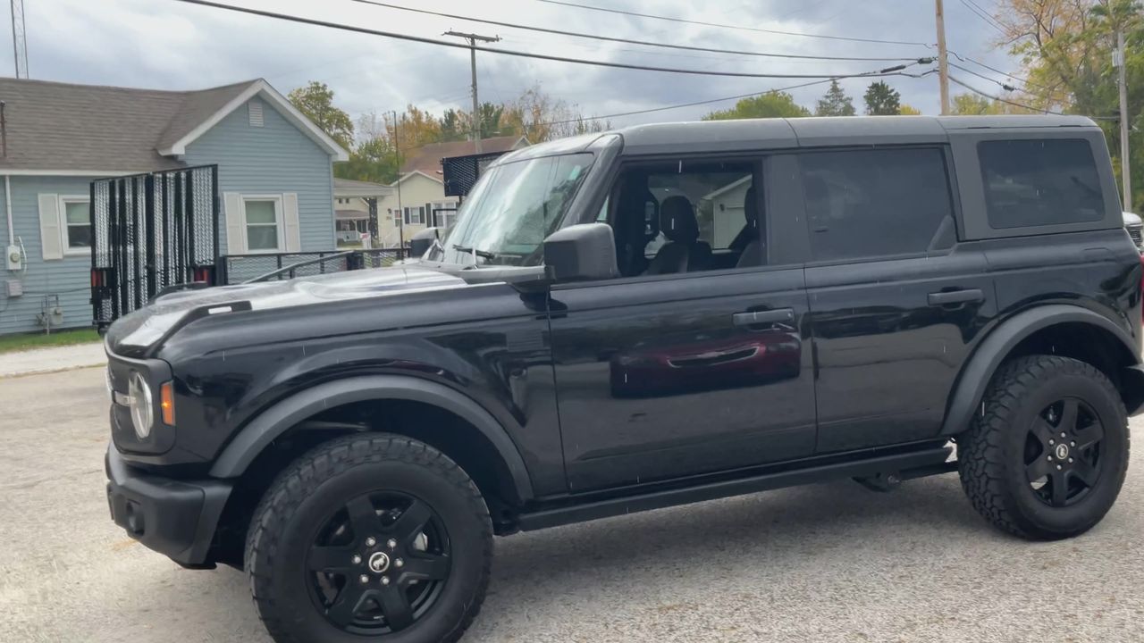 2024 Ford Bronco Black Diamond photo 4