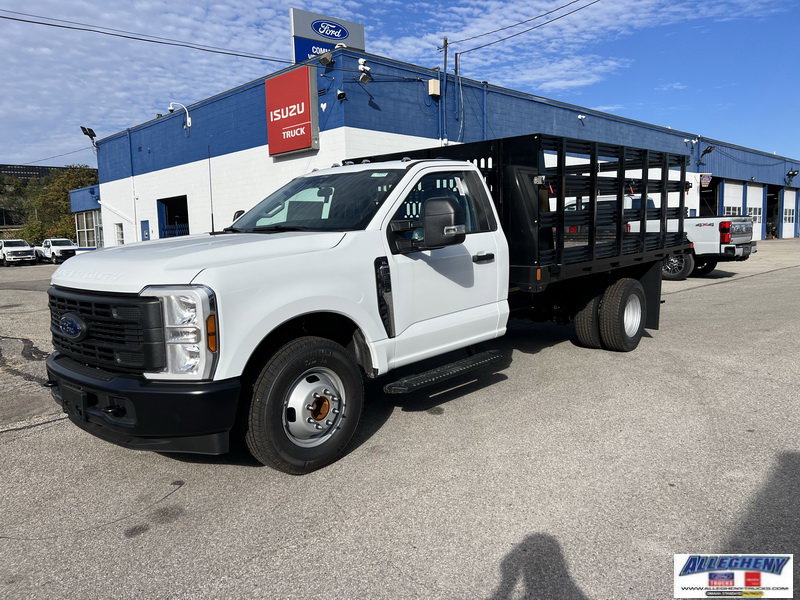 2025 Ford F-350 Super Duty Chassis Cab XL's photo