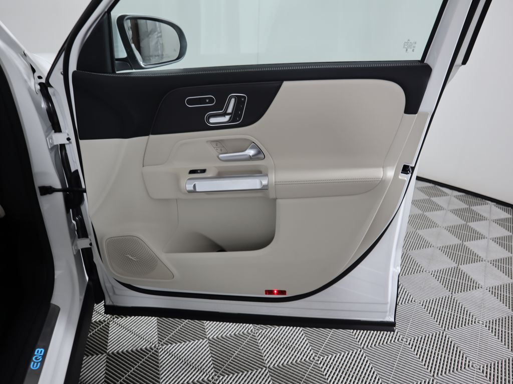 2025 Mercedes Benz EQB photo 24