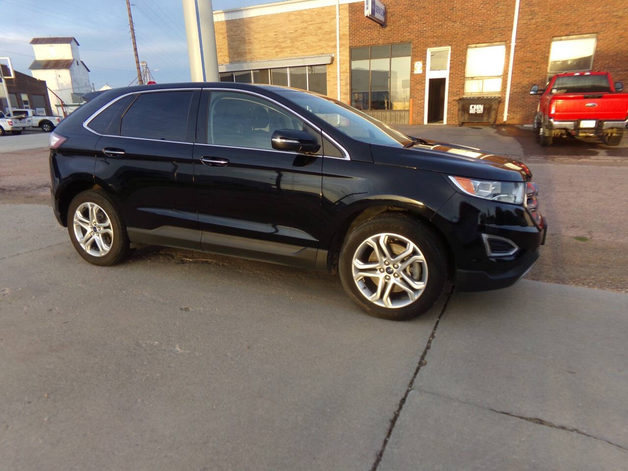 2018 Ford Edge Titanium photo 2