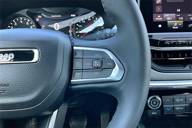 2023 Jeep Compass Limited photo 17