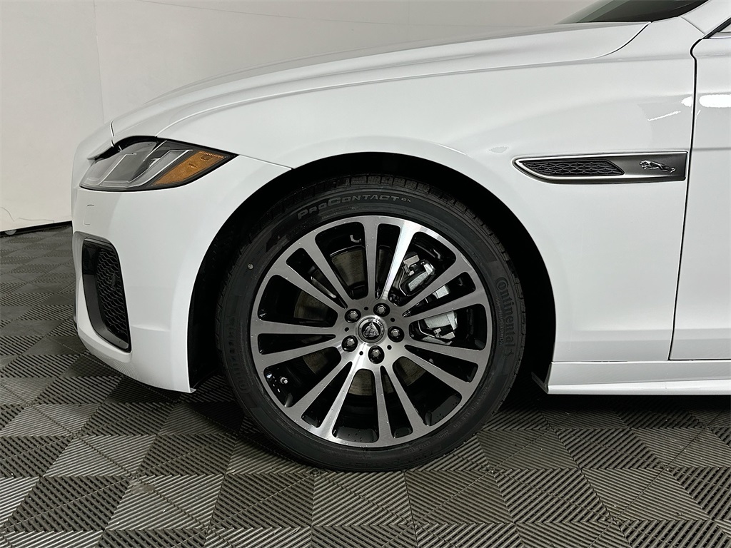 2024 Jaguar XF P300 R-Dynamic SE photo 9