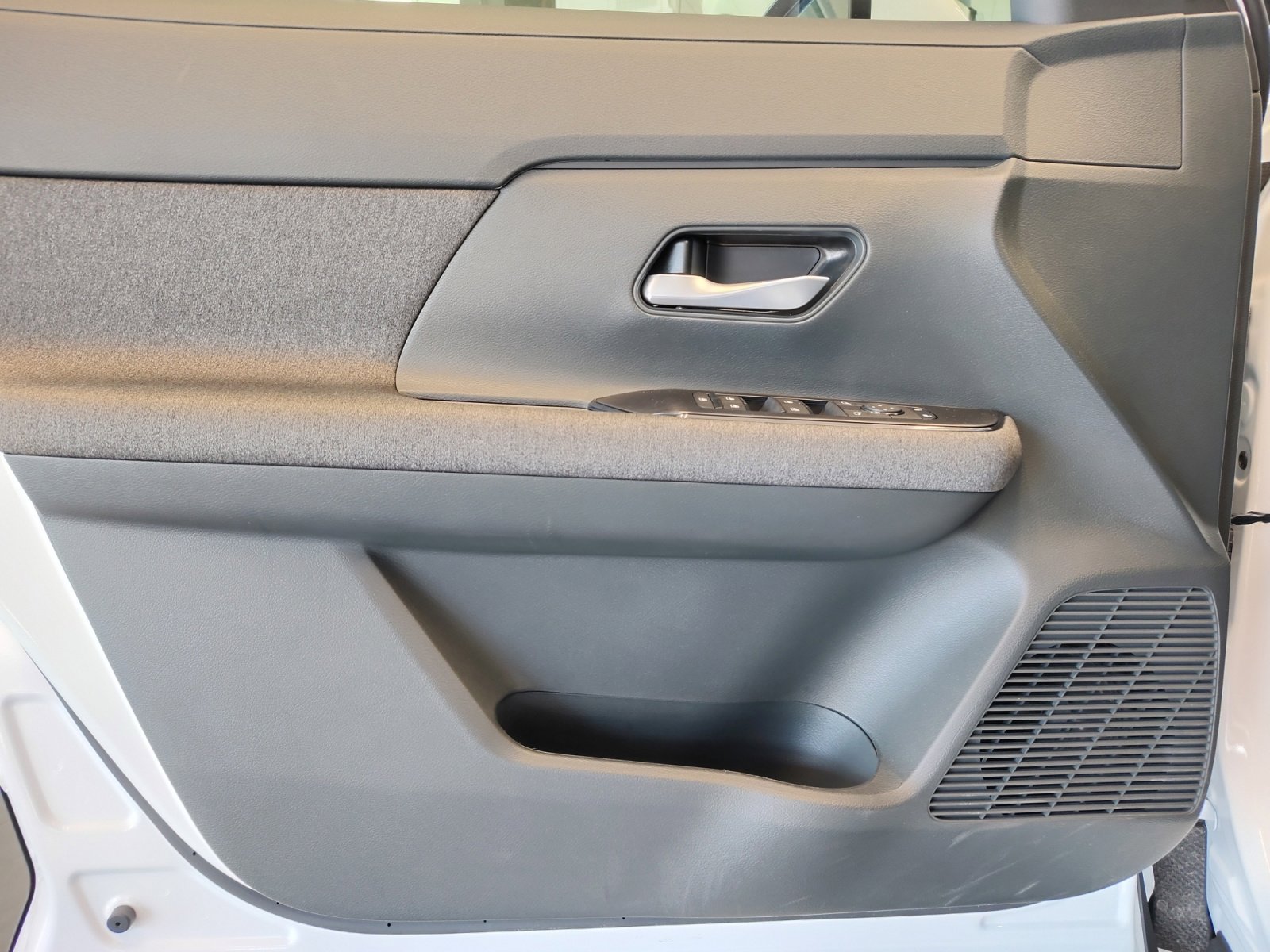 2026 Nissan Kicks SV photo 17