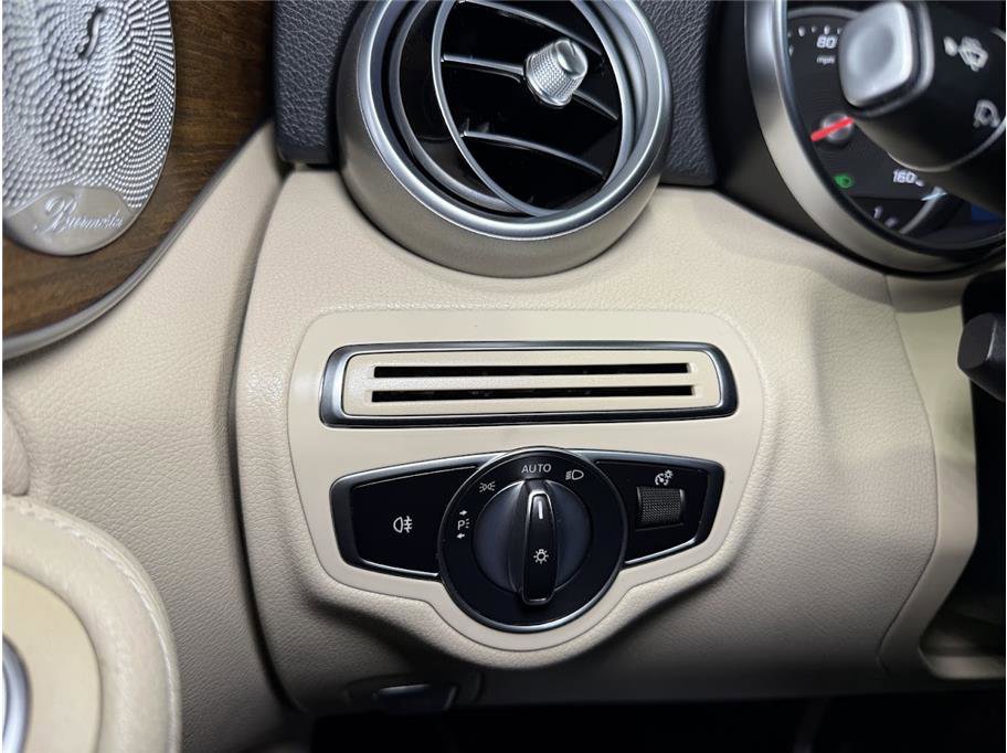2019 Mercedes Benz C 300 photo 31