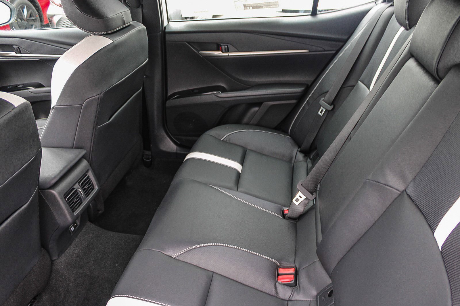 2025 Toyota Camry SE photo 18
