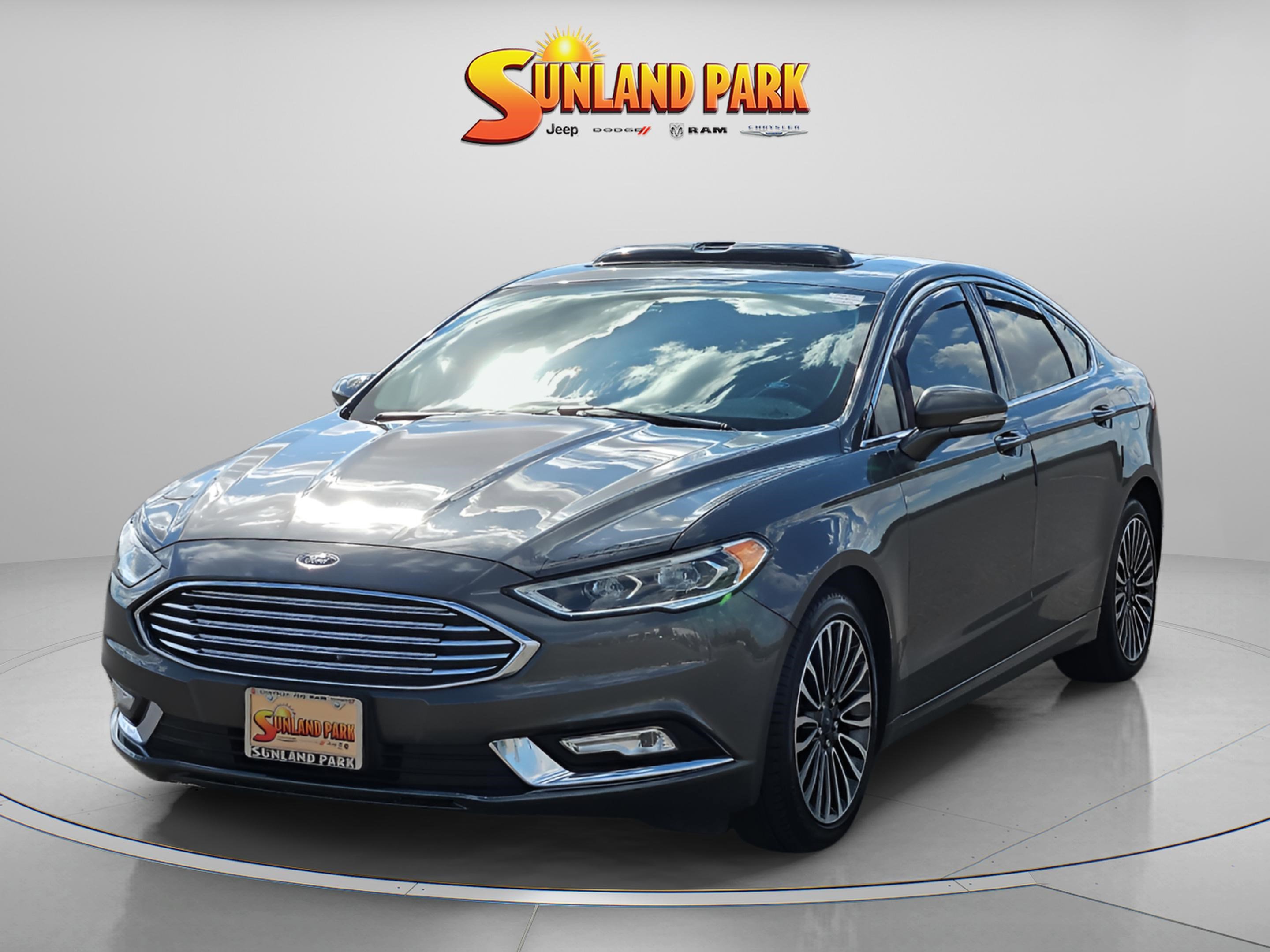 2017 Ford Fusion SE photo 2