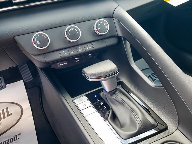 2025 Hyundai Elantra SE photo 12