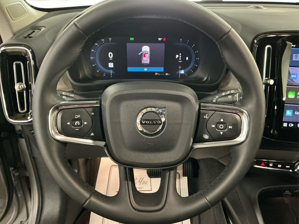 2023 Volvo XC40 Plus photo 12