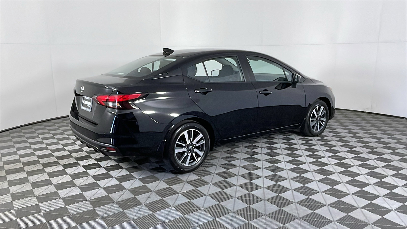 2025 Nissan Versa SV photo 4