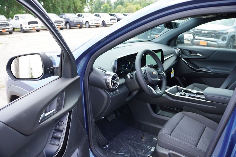 2026 Chevrolet Equinox LT photo 8