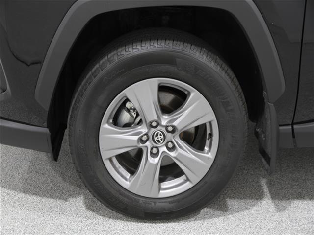 2024 Toyota RAV4 XLE photo 22
