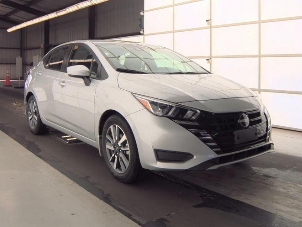 2024 Nissan Versa 1.6 SV photo 4