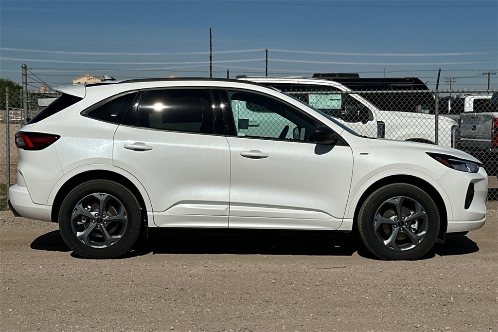 2024 Ford Escape ST-Line photo 2