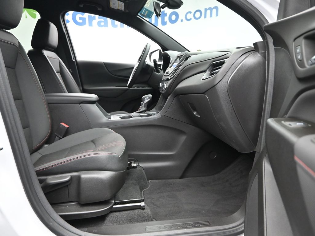 2024 Chevrolet Equinox RS photo 2