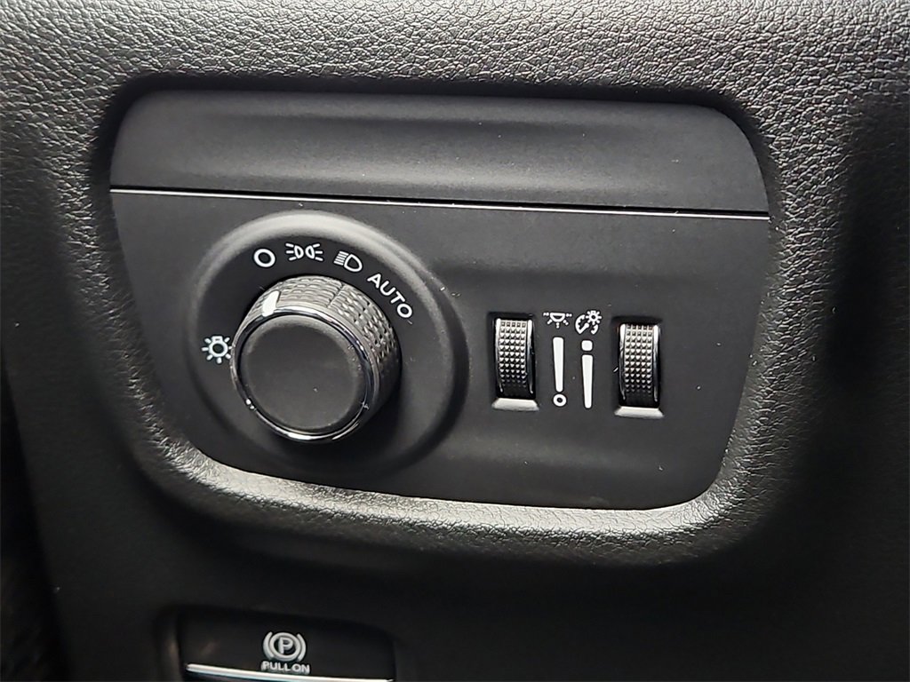 2025 Jeep Grand Cherokee Laredo X photo 13