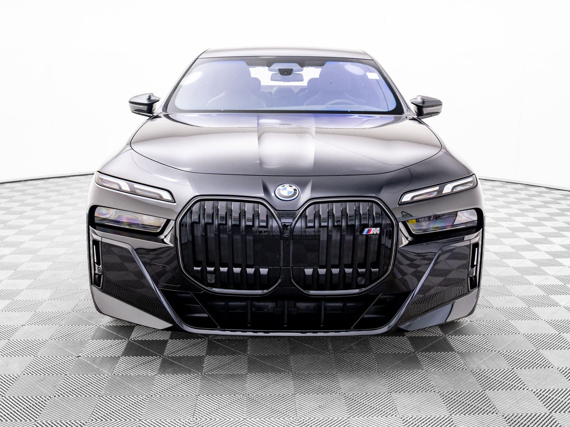 New 2025 Black Sapphire Metallic BMW M70 image 9