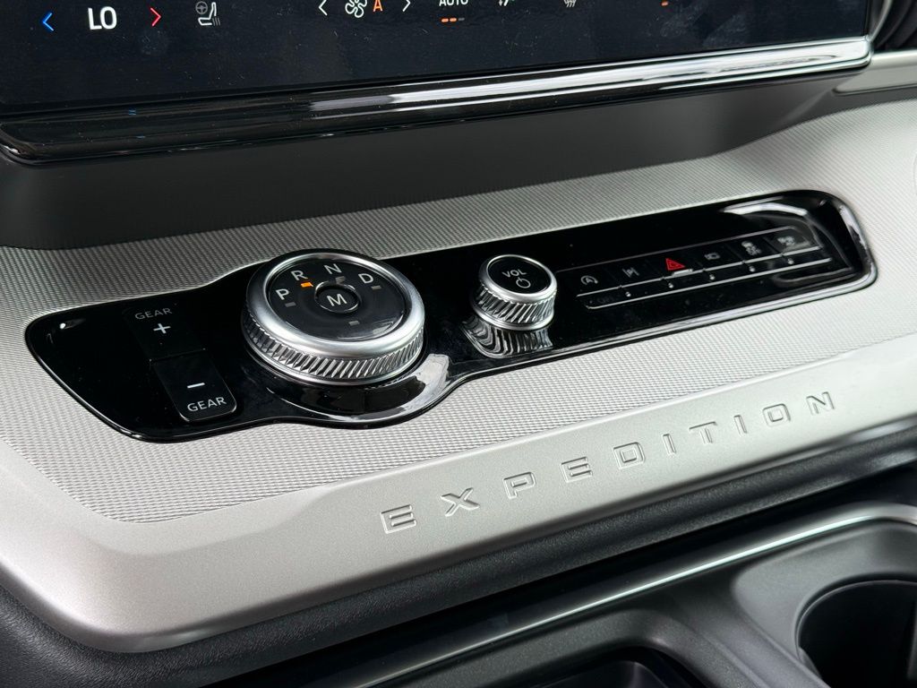 2025 Ford Expedition MAX photo 10
