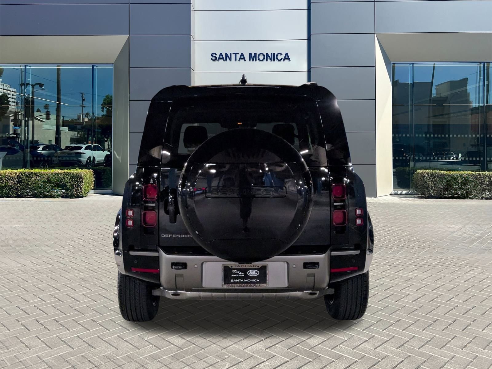 2025 Land Rover Defender 90 X-Dynamic SE photo 8