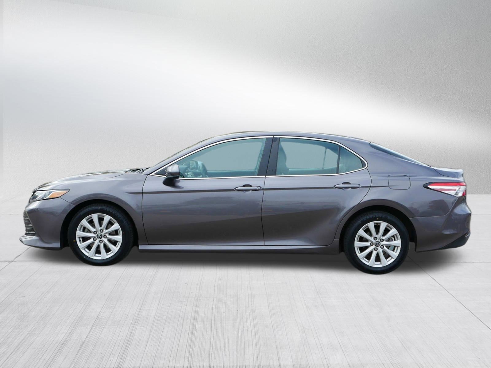 2020 Toyota Camry LE photo 3