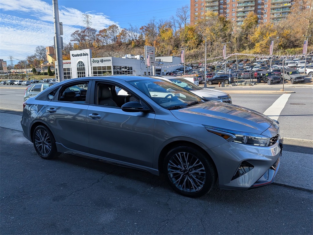 2023 Kia Forte GT-Line photo 4