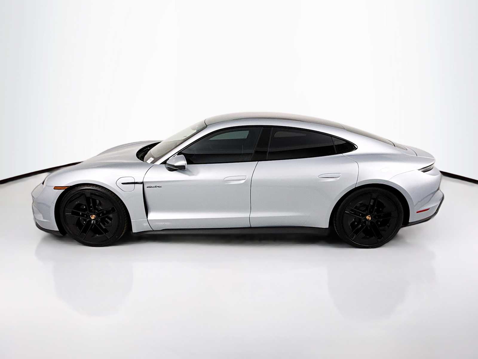 2025 Porsche Taycan 4 photo 2