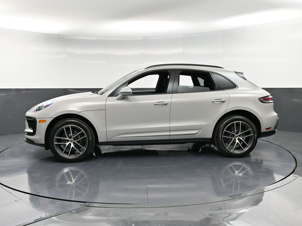 2026 Porsche Macan T photo 2