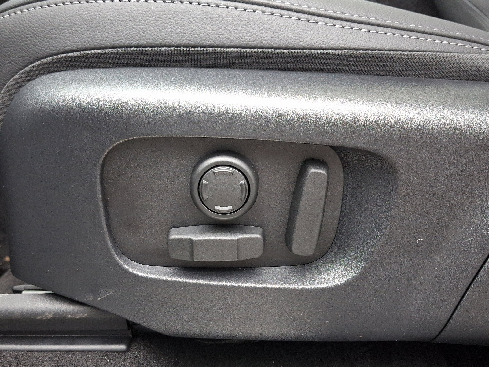 2025 Land Rover Discovery Sport Dynamic SE photo 15
