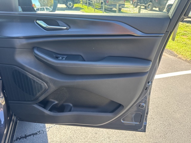 2025 Jeep Grand Cherokee Laredo X Altitude photo 9