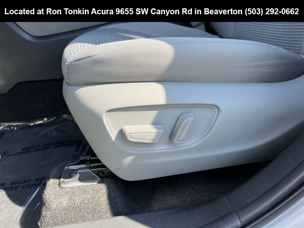 2023 Toyota Highlander L photo 11