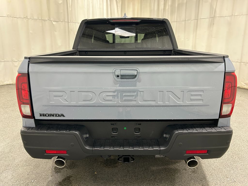 2026 Honda Ridgeline Black Edition photo 4