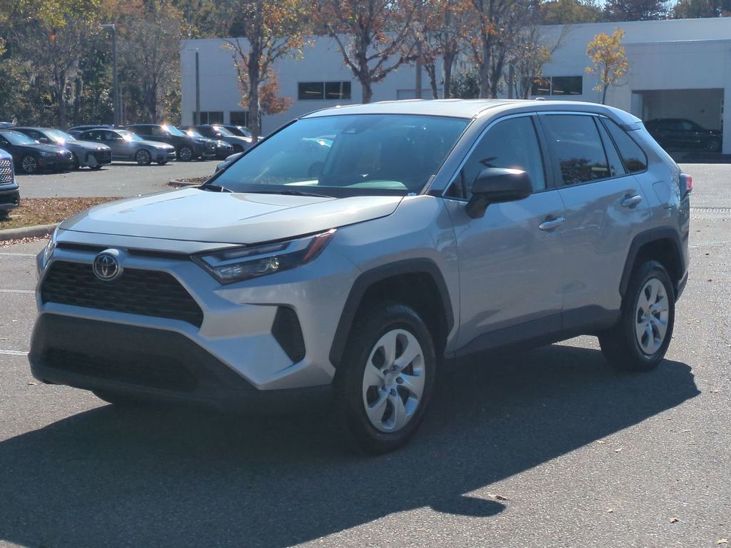 2023 Toyota RAV4 LE's photo