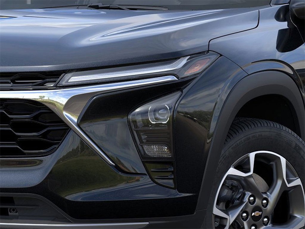 2025 Chevrolet Trax LT photo 5