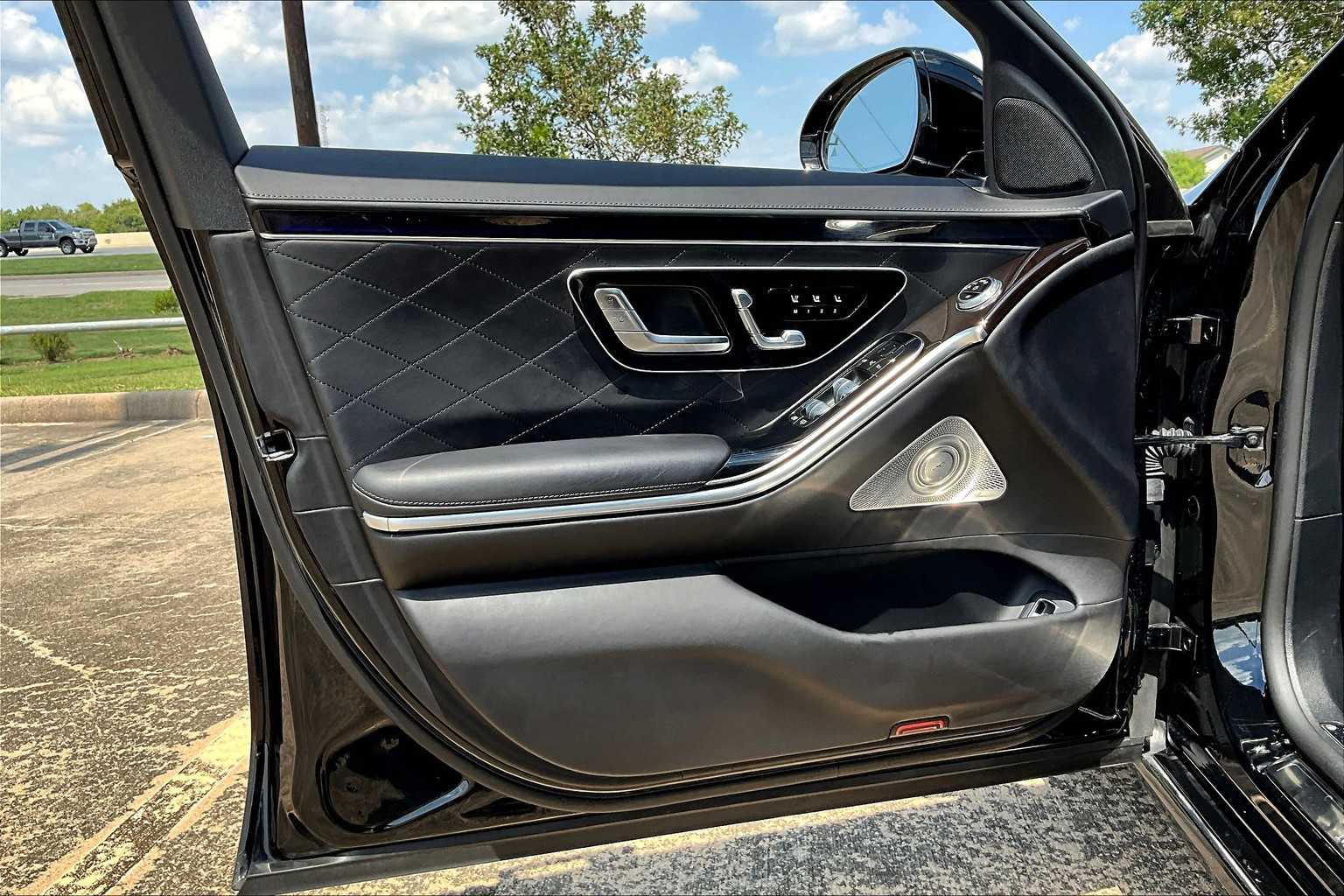 2024 Mercedes Benz S 580e photo 20