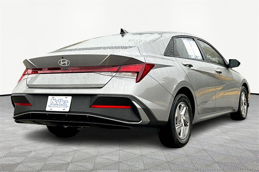 Used 2025 Hyundai Elantra SE with VIN KMHLL4DG7SU935753 for sale in Kansas City