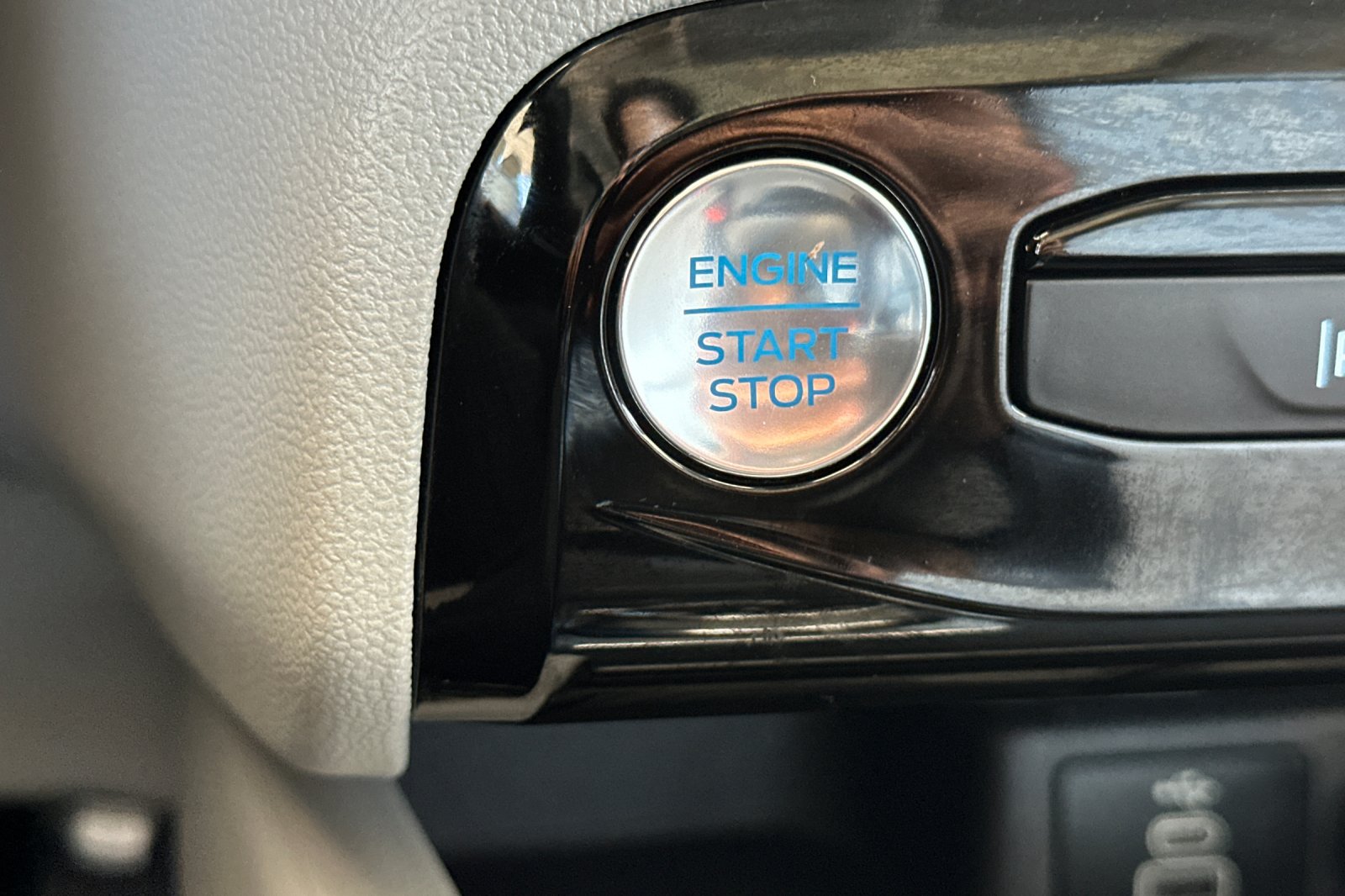2025 Ford Escape Plug-In Hybrid Base photo 24