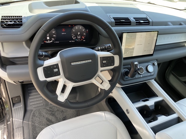 2025 Land Rover Defender 130 S photo 4