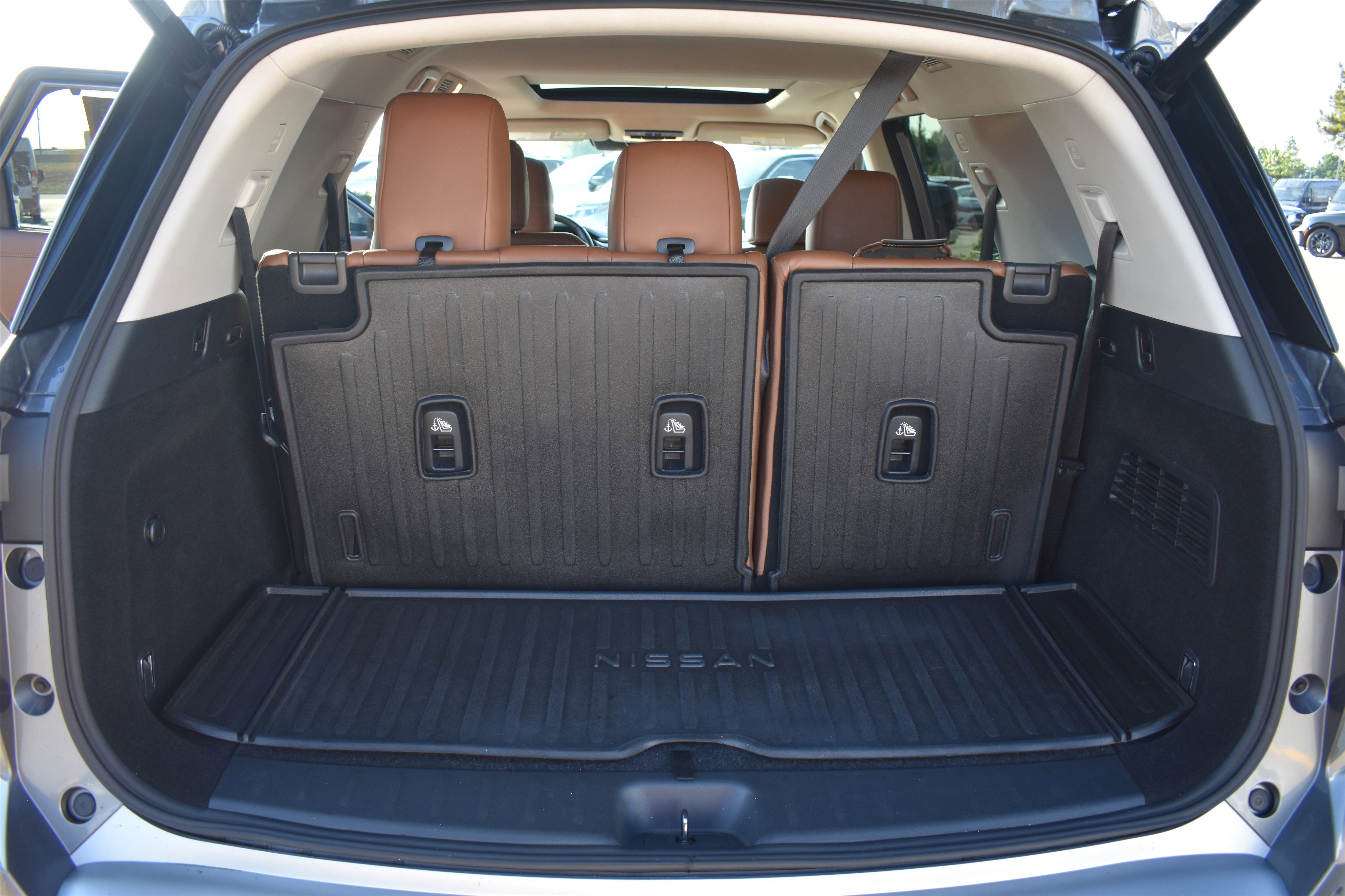 2022 Nissan Pathfinder Platinum photo 13