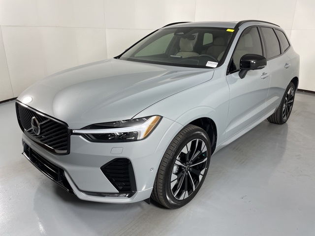 2026 Volvo XC60 B5 Plus photo 4