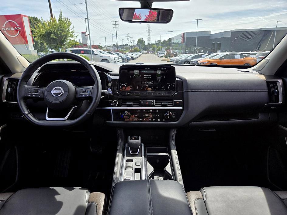 2024 Nissan Pathfinder Platinum photo 9