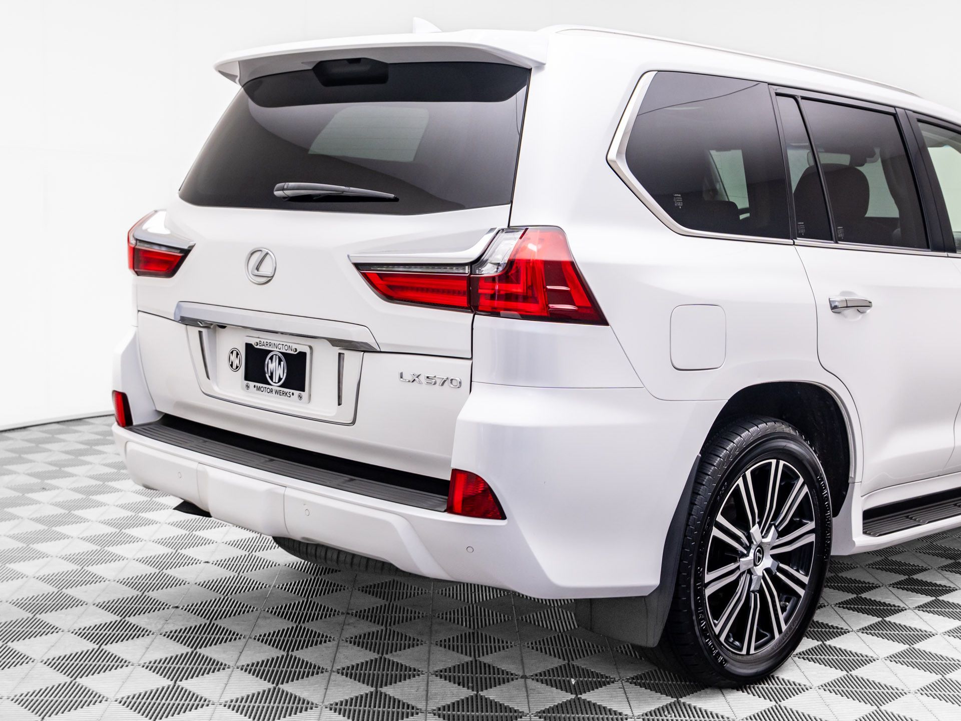 2019 Lexus LX 570 photo 32